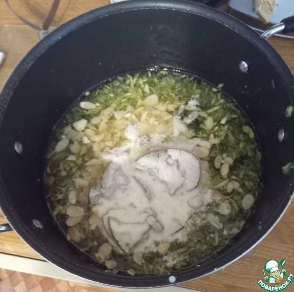 Гаспачо из цуккини и миндаля