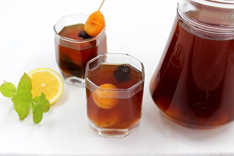 Компот из чернослива и кураги: как варить в кастрюле