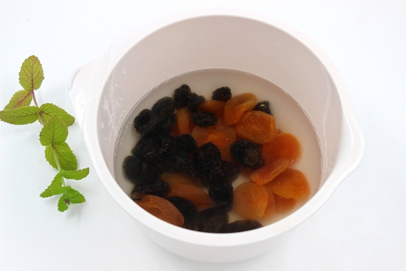 Компот из чернослива и кураги: как варить в кастрюле