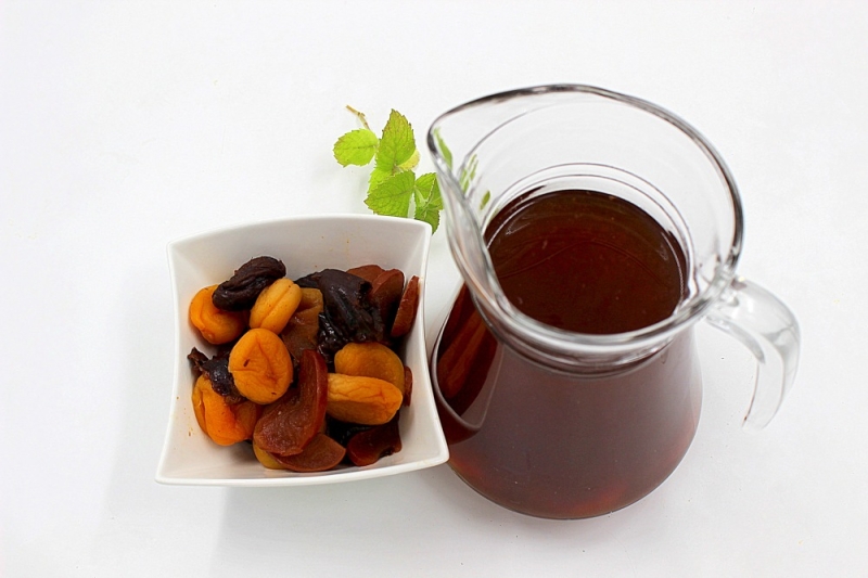 Компот из чернослива и кураги: как варить в кастрюле