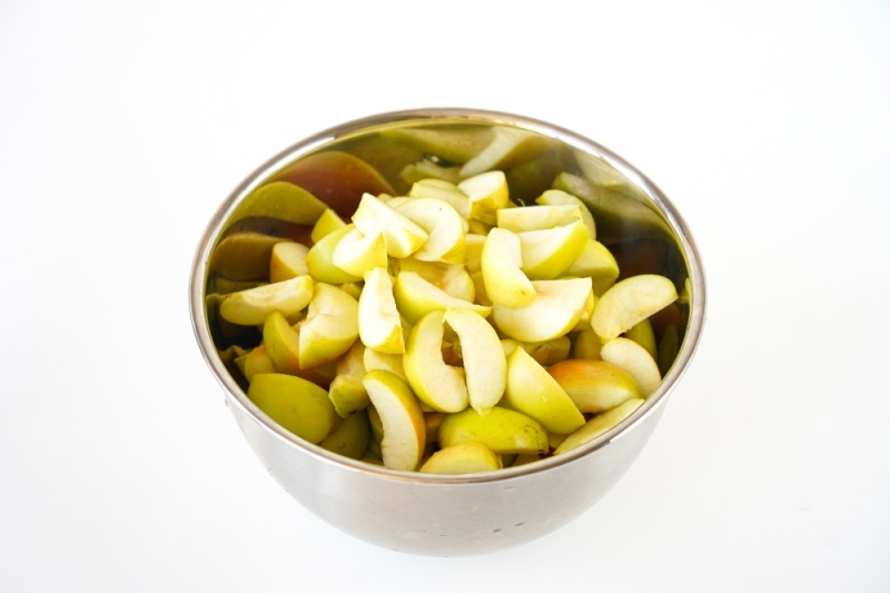 Компот из яблок в кастрюле на каждый день