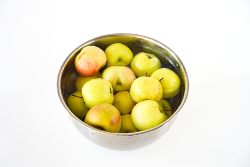 Компот из яблок в кастрюле на каждый день