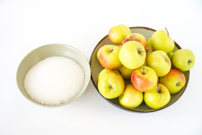 Компот из яблок в кастрюле на каждый день