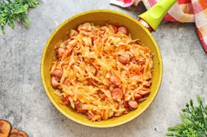 Капустная солянка с сосиской