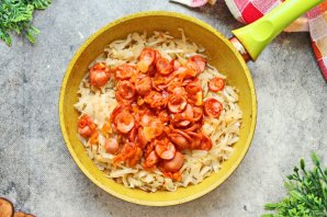Капустная солянка с сосиской
