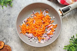 Капустная солянка с сосиской