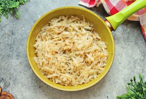 Капустная солянка с сосиской