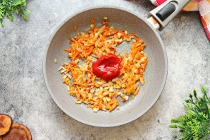 Капустная солянка с сосиской