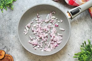 Капустная солянка с сосиской